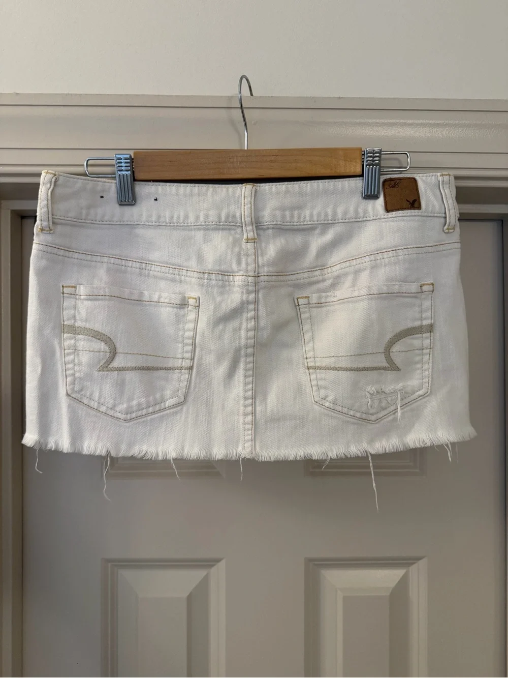 AEO 2011 size 6 White Distressed Denim Micro Mini Skirt